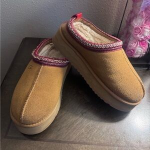UGG Tan and Red Women's Slippers